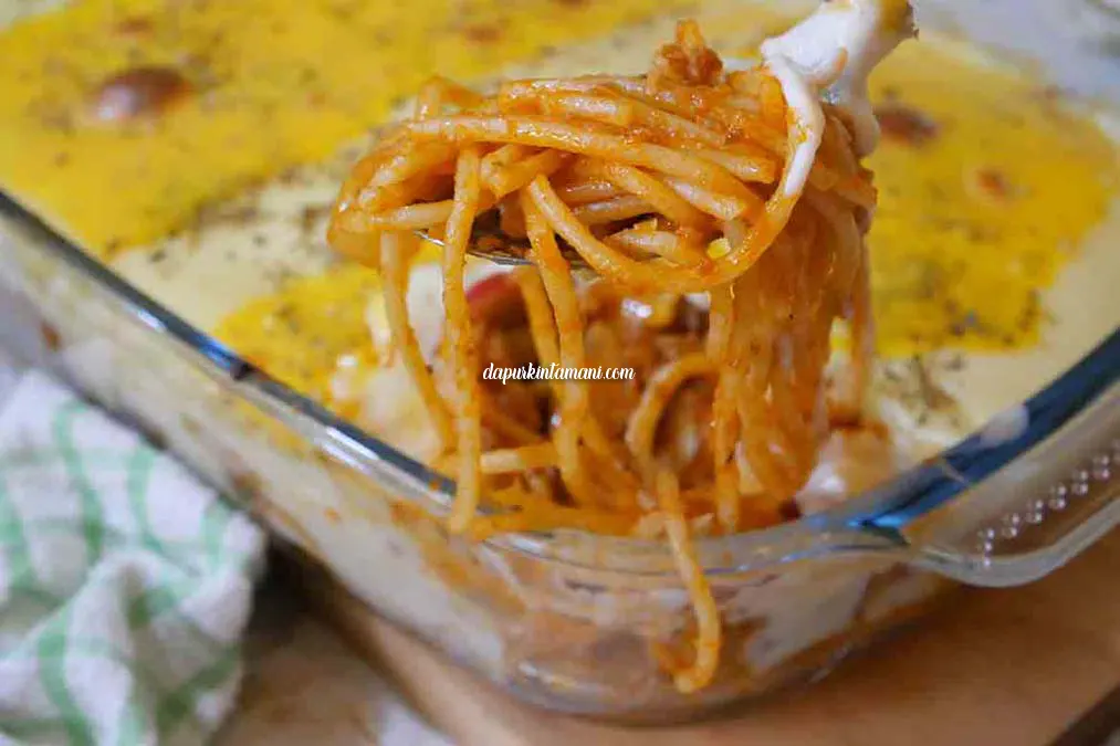 Spaghetti Brulee Panggang Full Daging dan Keju