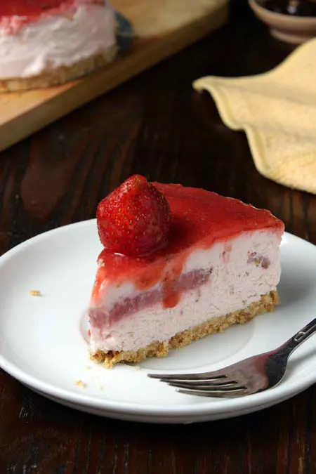 strawberry cheesecake sliced