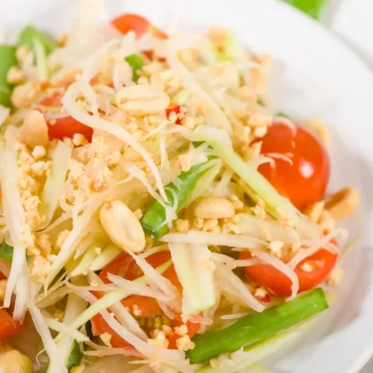 Som Tam, Salad Pepaya Thailand Segar dan Lezat