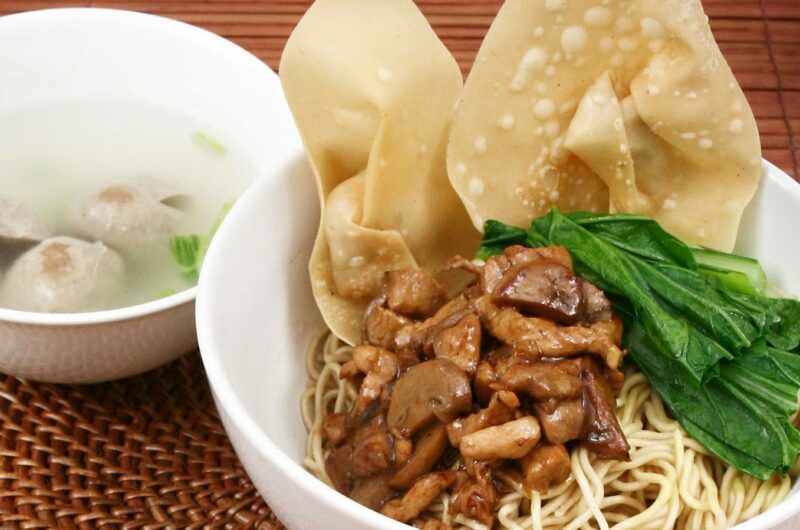 Simple Delicious Solo Javanese Chicken Noodle Soup Recipe